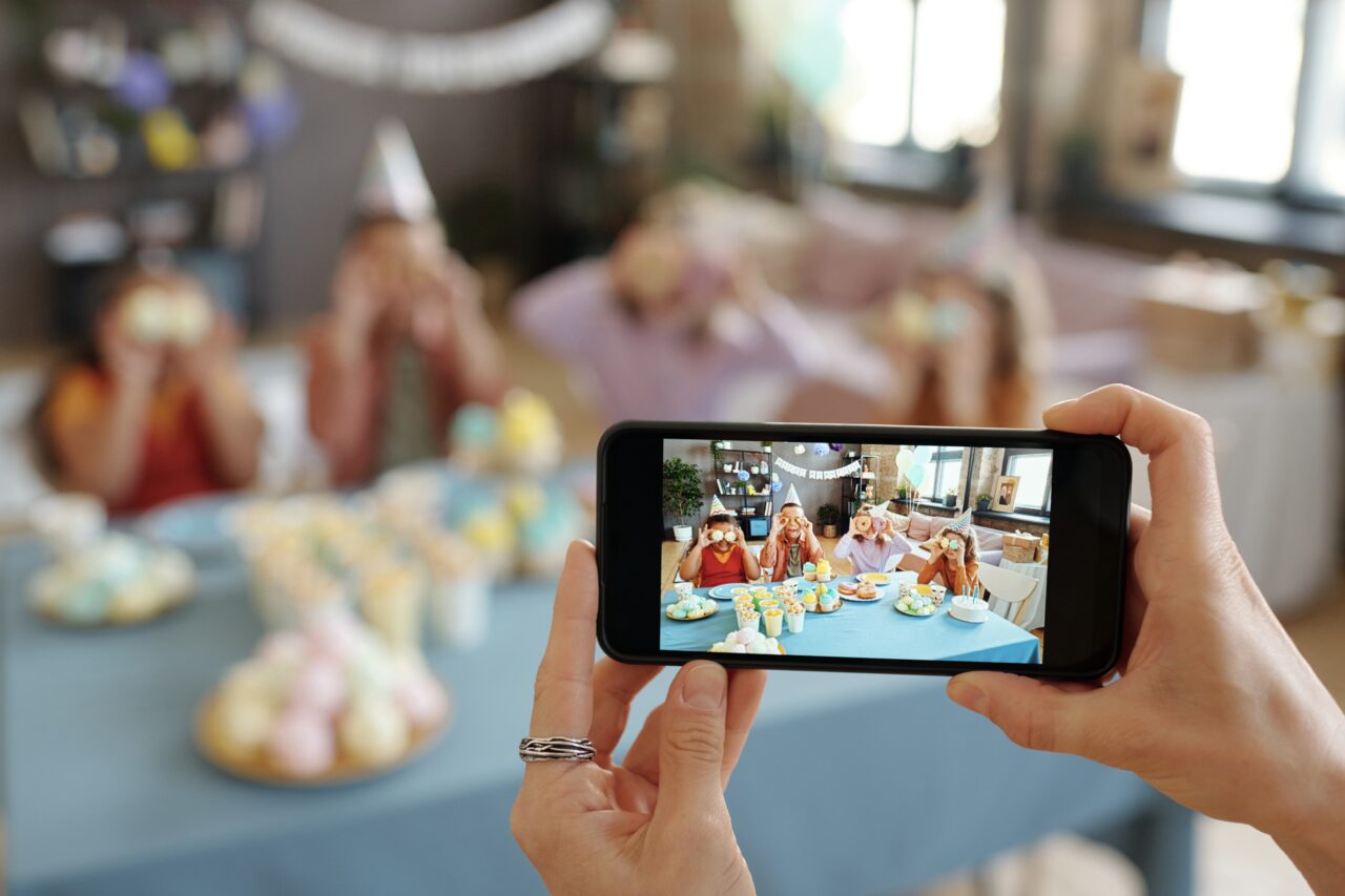 Mother Photographer Shares Her High Birthday Photograph Ideas